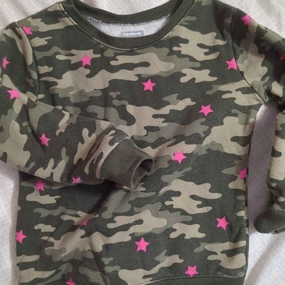 Cat & Jack Green Camo Sweatshirt with Pink Stars